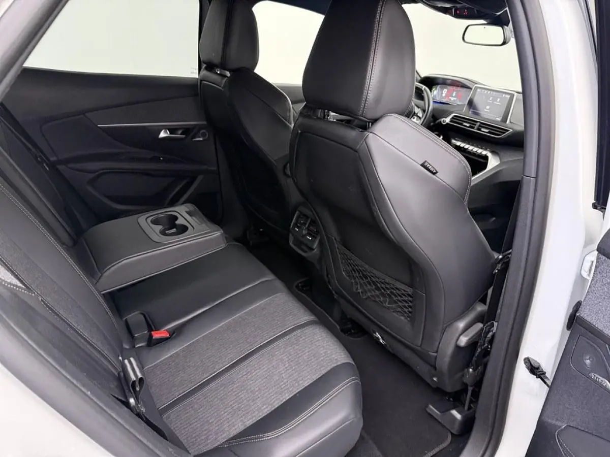 1.2T 130PK GT Line Trekhaak/Ecc/Camera/Led/CarPlay