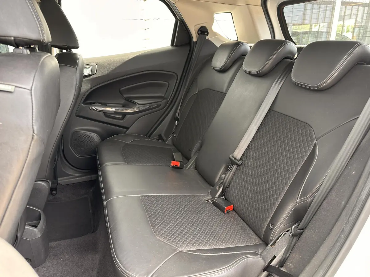 1.0 EcoBoost Titanium 125PK | 2e Eigenaar | NL AUTO | Navigatie | Sony Audio | Climate Control | Cruise Control | Stoelverwarming | Voorruitverwarming | Parkeersensoren | Privacy Glass |