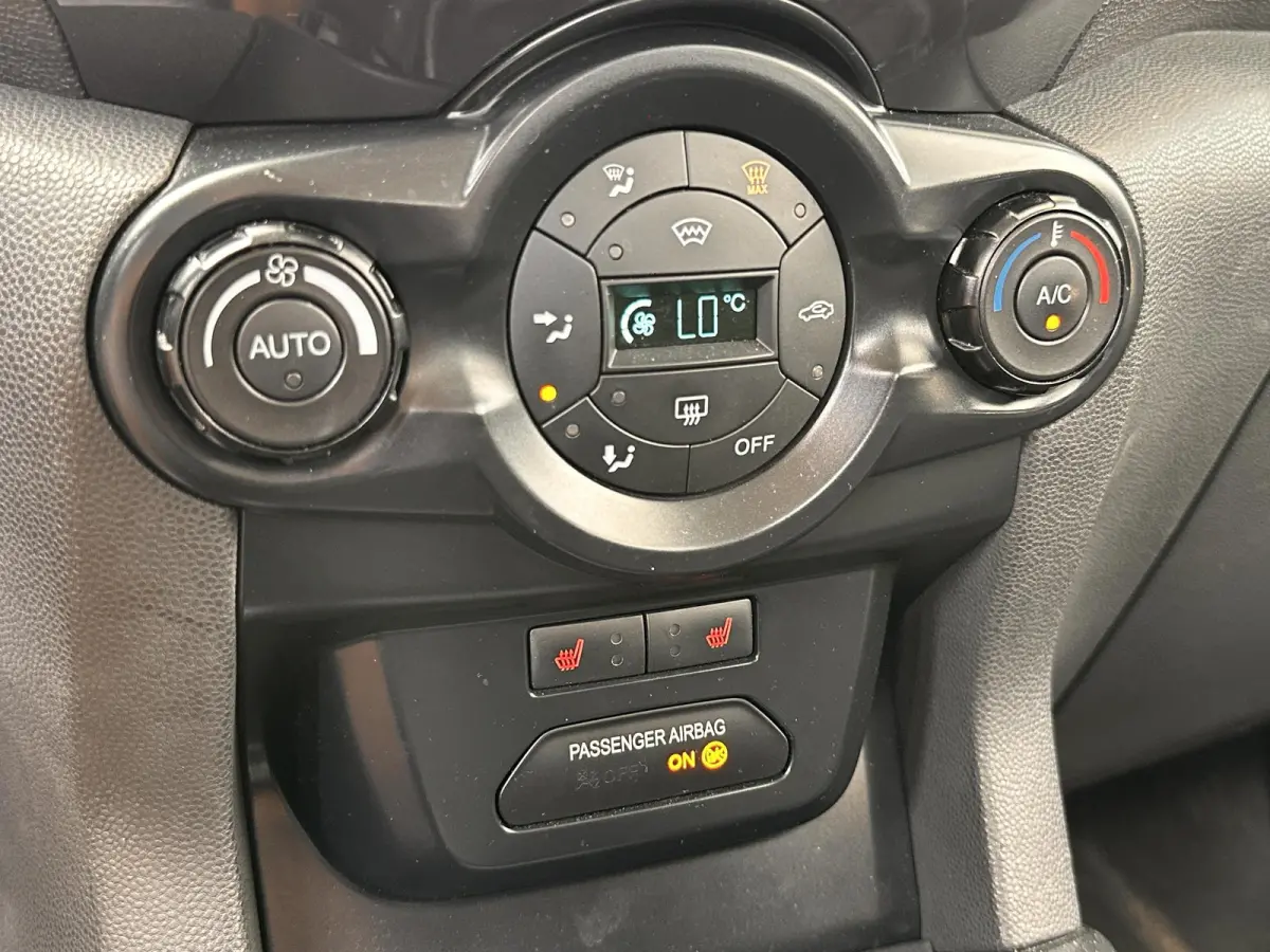 1.0 EcoBoost Titanium 125PK | 2e Eigenaar | NL AUTO | Navigatie | Sony Audio | Climate Control | Cruise Control | Stoelverwarming | Voorruitverwarming | Parkeersensoren | Privacy Glass |