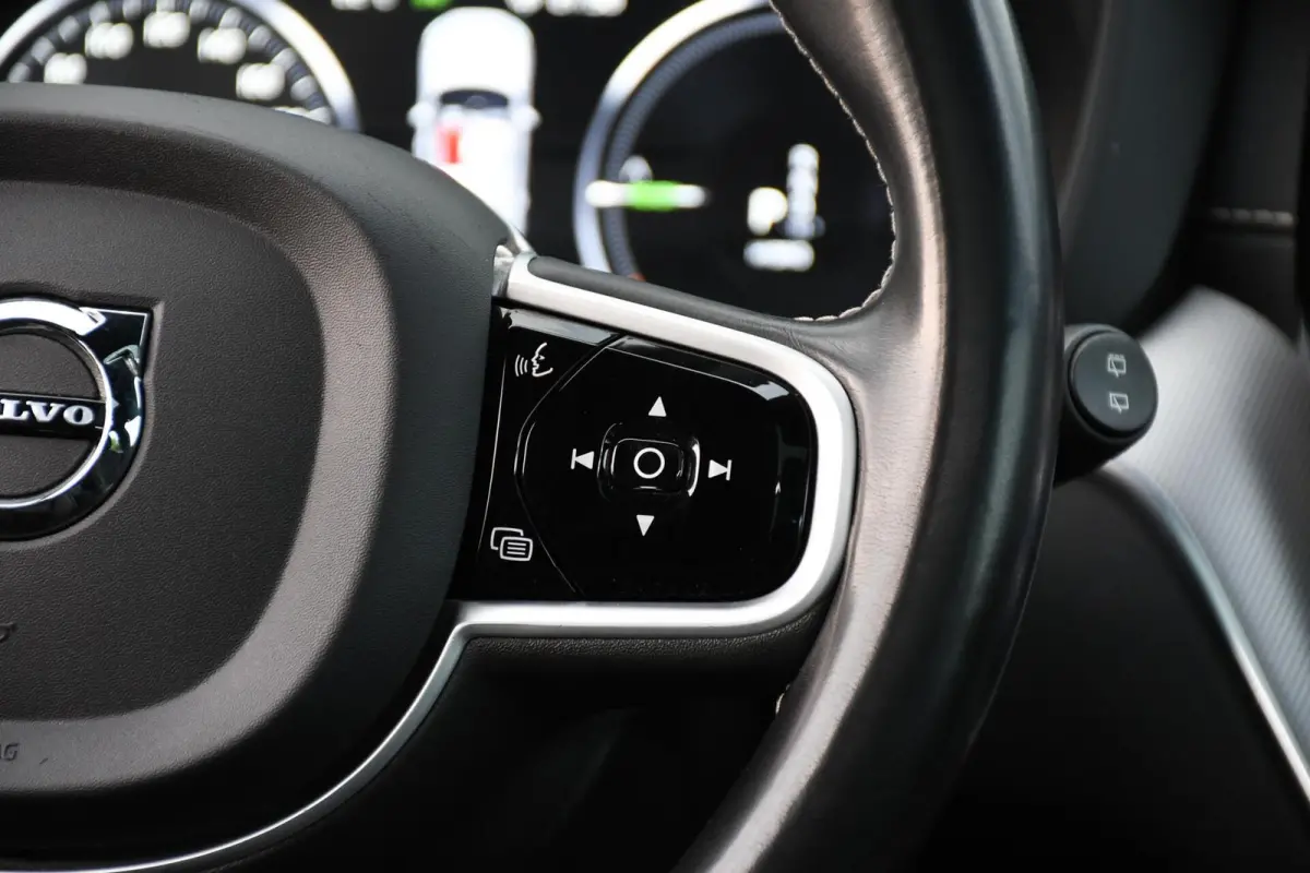 2.0 Recharge T6 AWD R-Design PANO LEER TREKHAAK LED