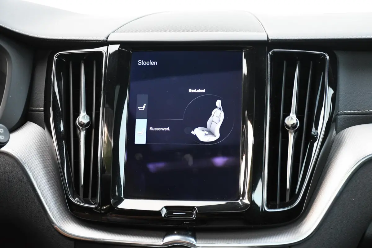 2.0 Recharge T6 AWD R-Design PANO LEER TREKHAAK LED