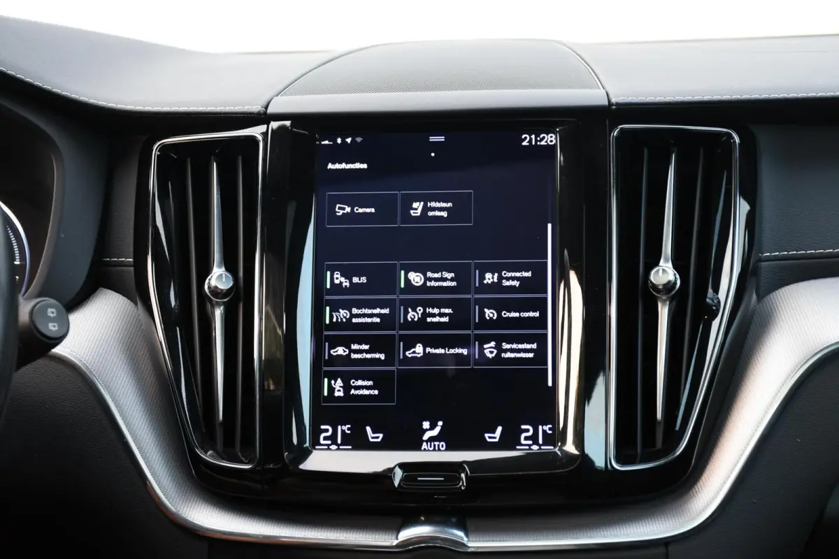 2.0 Recharge T6 AWD R-Design PANO LEER TREKHAAK LED