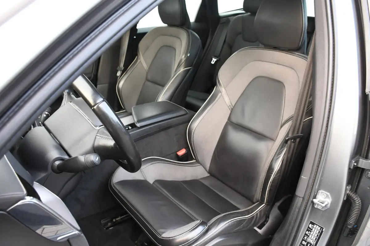 2.0 Recharge T6 AWD R-Design PANO LEER TREKHAAK LED