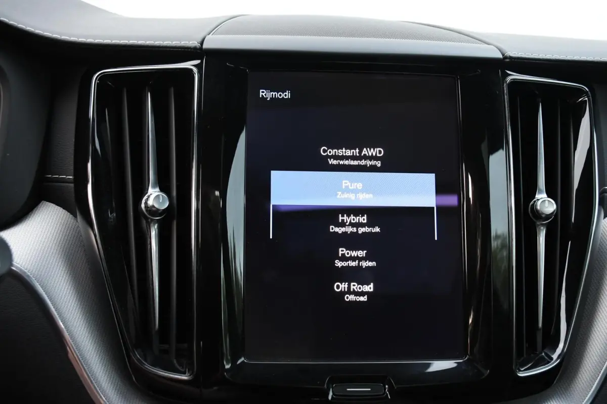 2.0 Recharge T6 AWD R-Design PANO LEER TREKHAAK LED