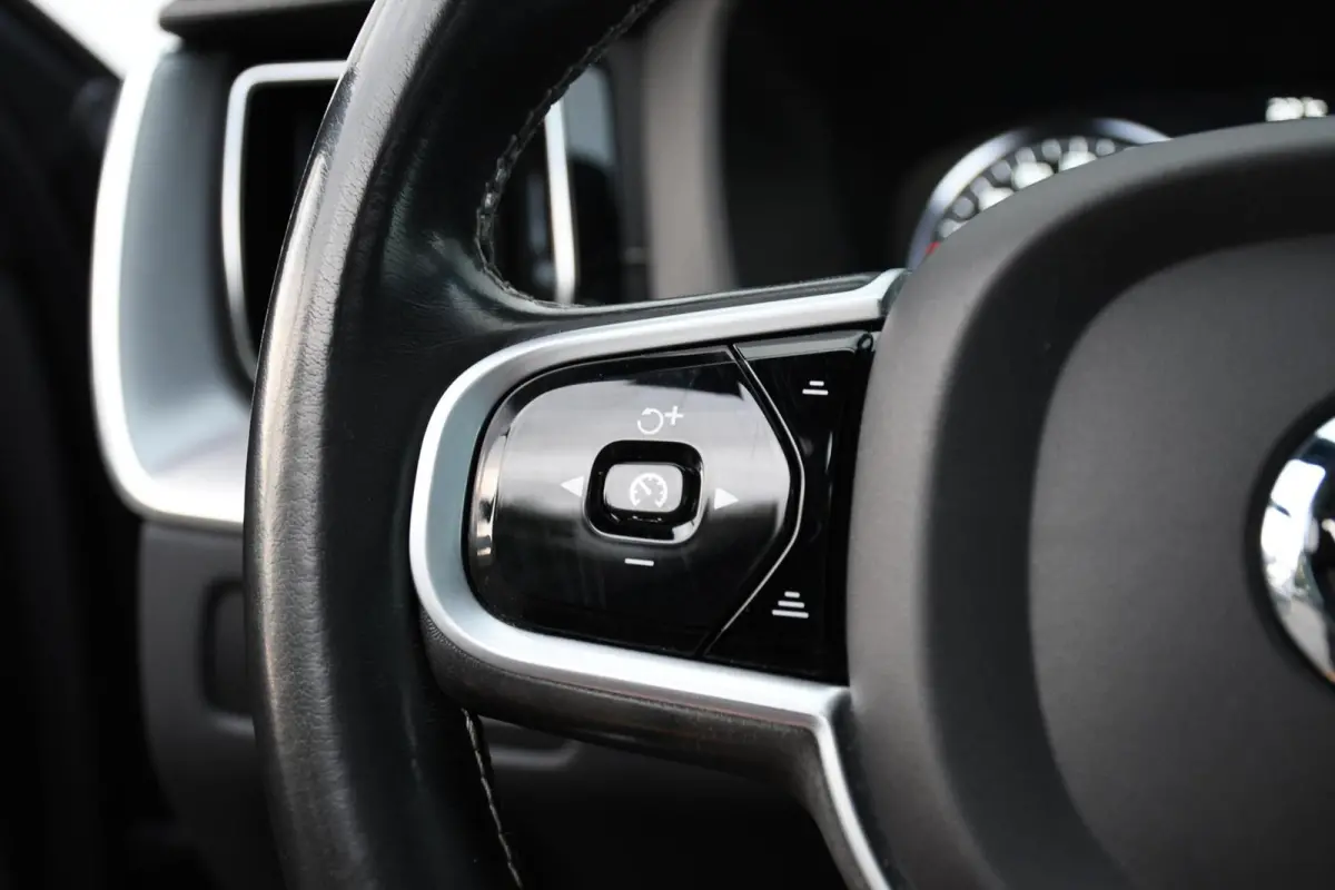 2.0 Recharge T6 AWD R-Design PANO LEER TREKHAAK LED