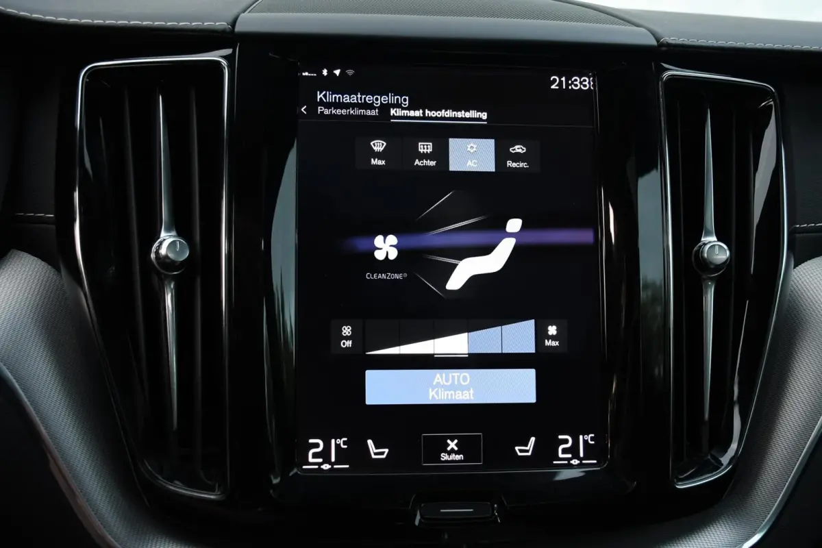 2.0 Recharge T6 AWD R-Design PANO LEER TREKHAAK LED