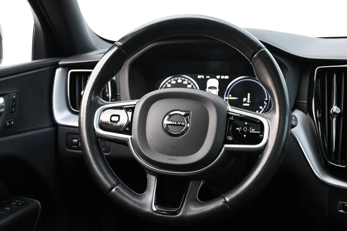 2.0 Recharge T6 AWD R-Design PANO LEER TREKHAAK LED