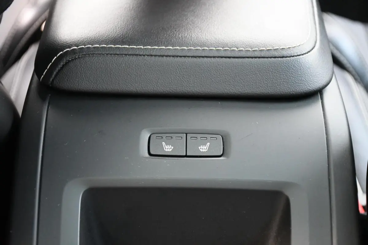 2.0 Recharge T6 AWD R-Design PANO LEER TREKHAAK LED