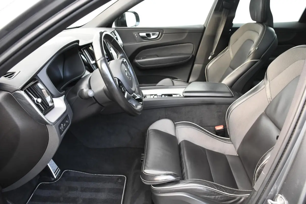 2.0 Recharge T6 AWD R-Design PANO LEER TREKHAAK LED