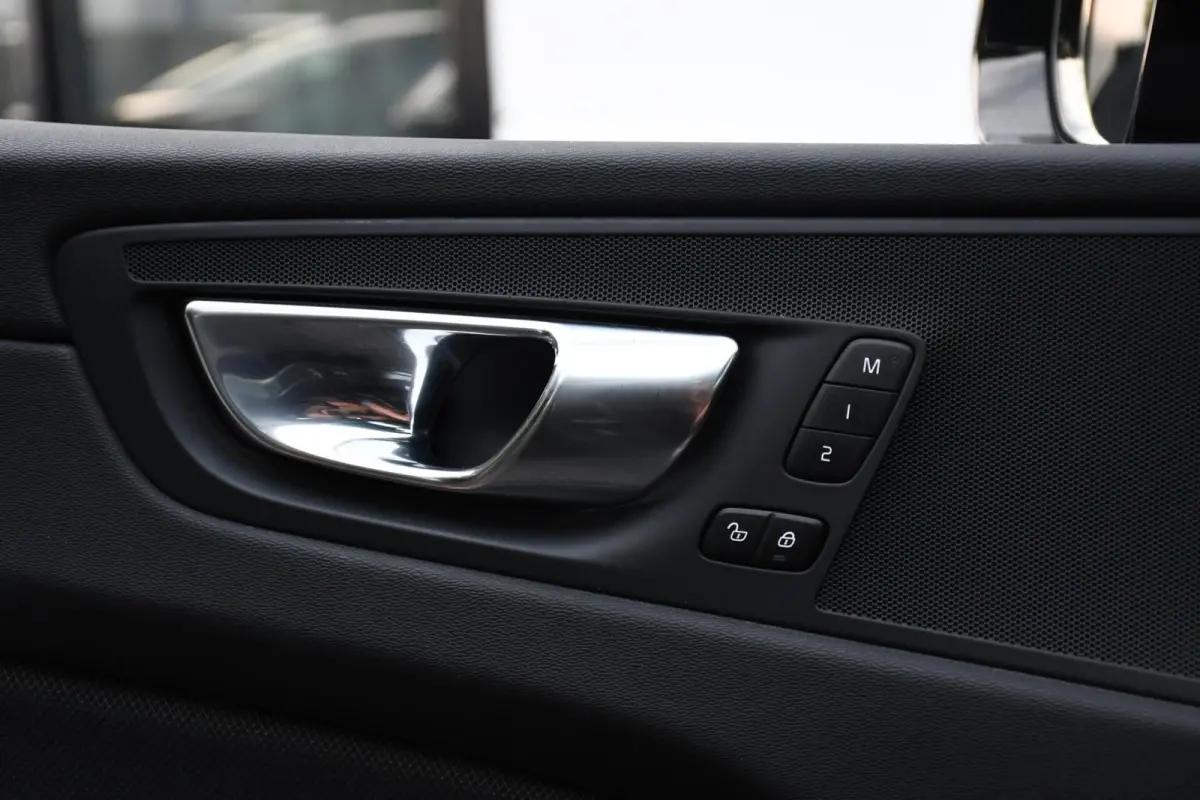 2.0 Recharge T6 AWD R-Design PANO LEER TREKHAAK LED