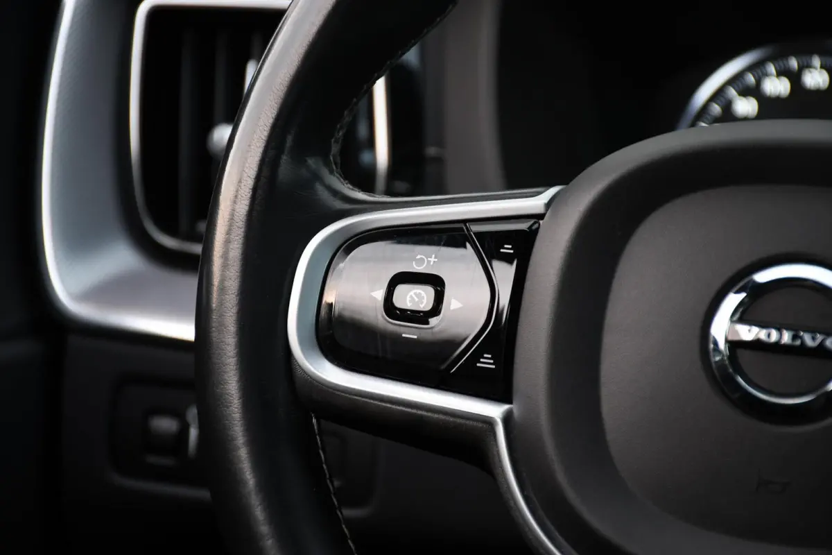 2.0 Recharge T6 AWD R-Design PANO LEER TREKHAAK LED