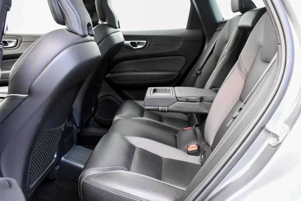 2.0 Recharge T6 AWD R-Design PANO LEER TREKHAAK LED