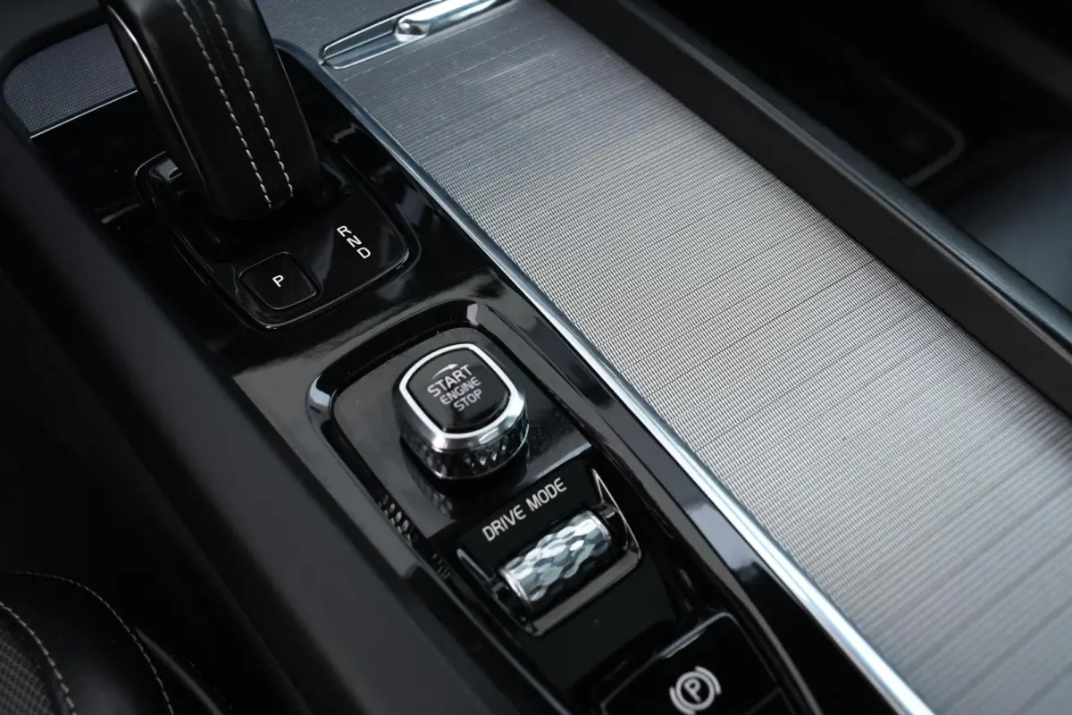 2.0 Recharge T6 AWD R-Design PANO LEER TREKHAAK LED