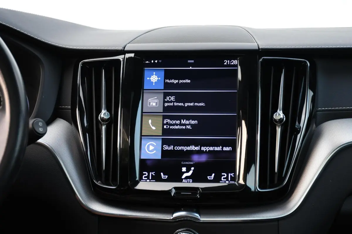 2.0 Recharge T6 AWD R-Design PANO LEER TREKHAAK LED