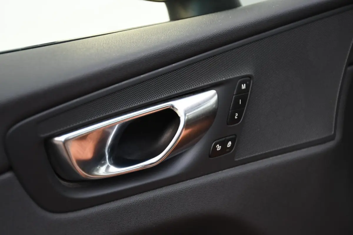 2.0 Recharge T6 AWD R-Design PANO LEER TREKHAAK LED