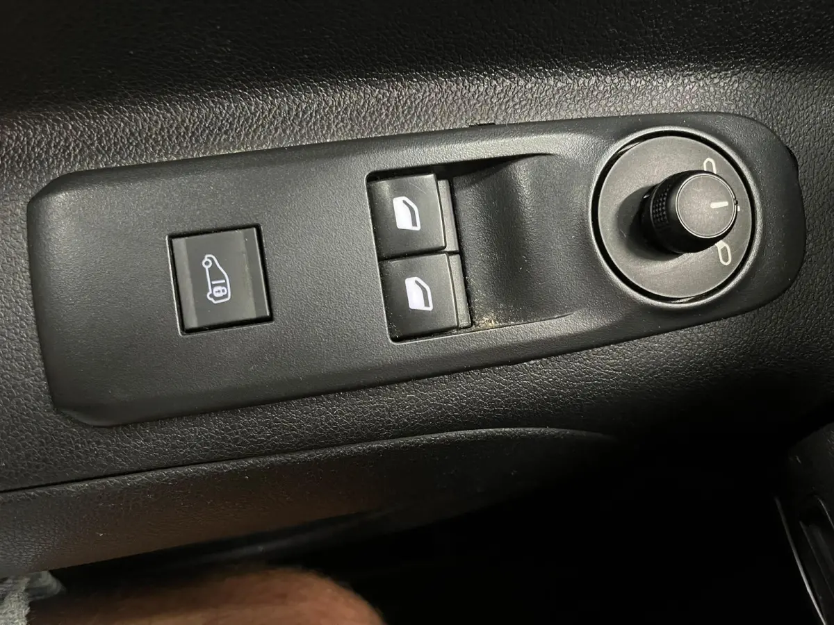 1.5 BlueHDI 100pk Premium Airco Navi Carplay Cruise Control PDC Achter