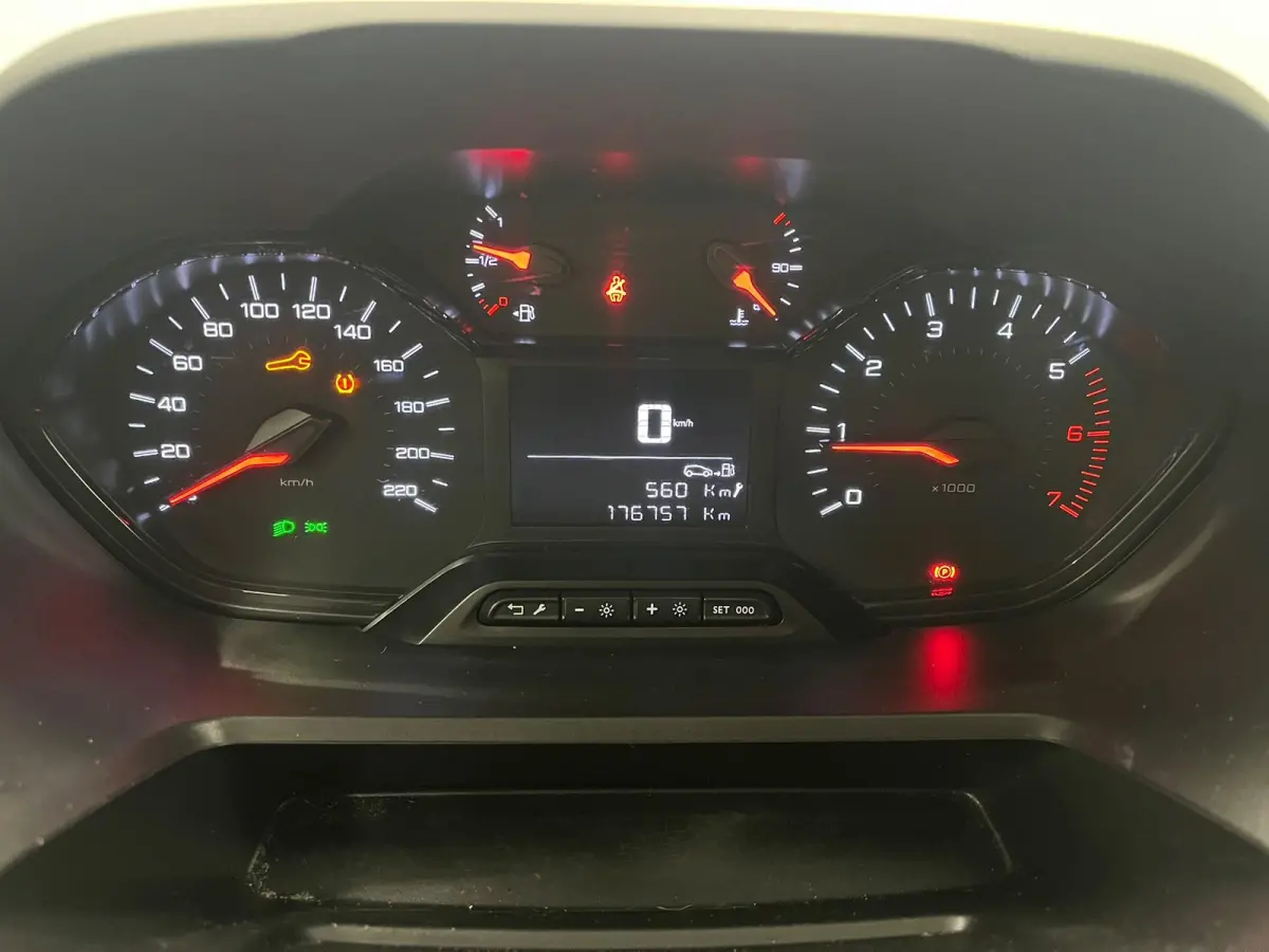 1.5 BlueHDI 100pk Premium Airco Navi Carplay Cruise Control PDC Achter