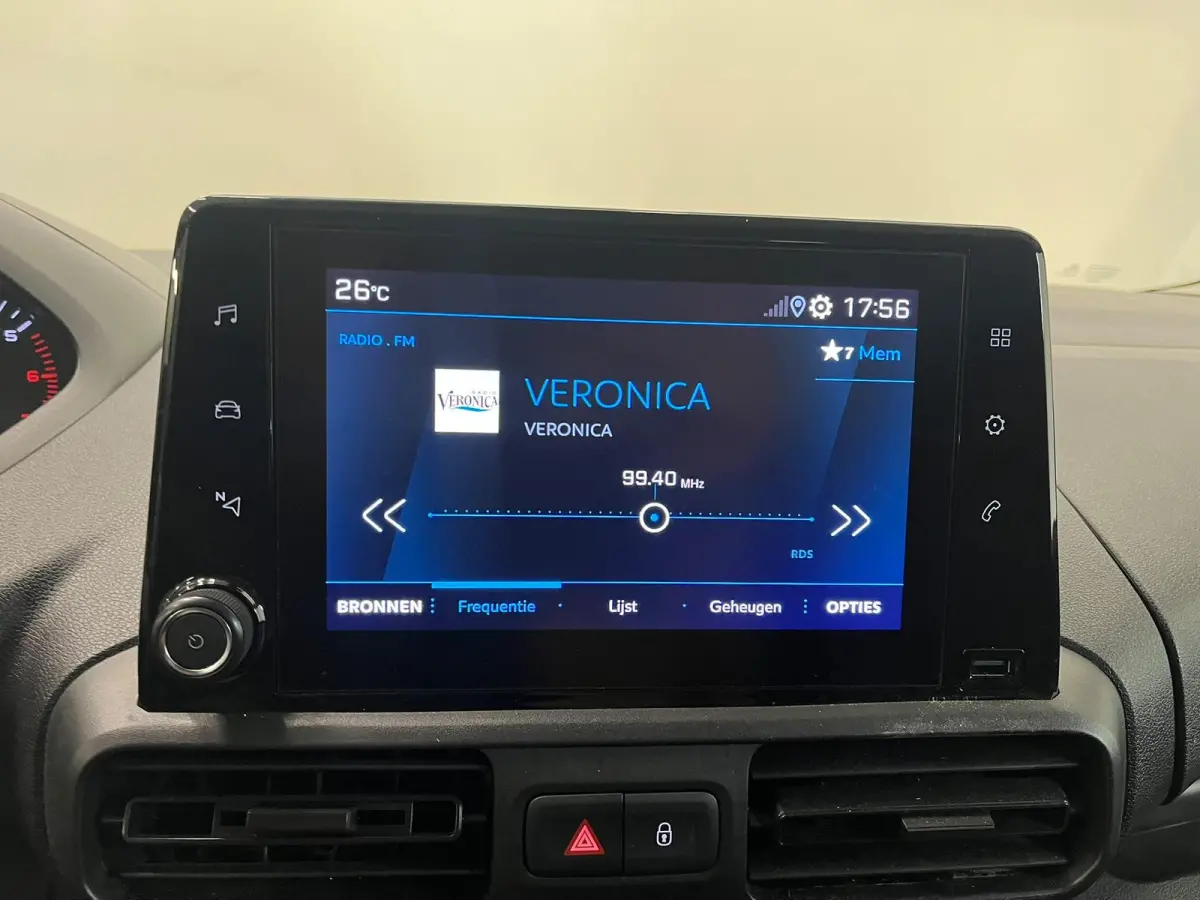 1.5 BlueHDI 100pk Premium Airco Navi Carplay Cruise Control PDC Achter