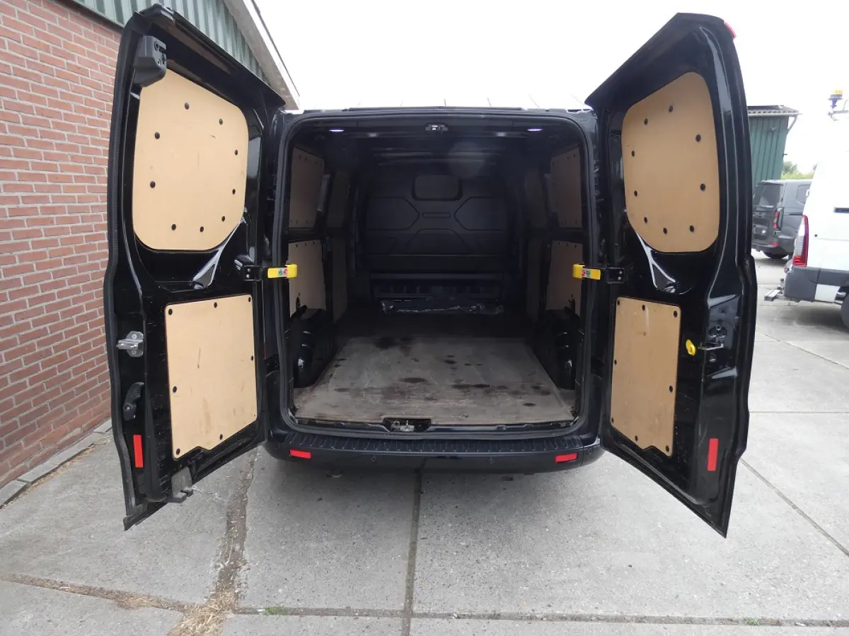 320 2.0 TDCI L2H1 Sport* navi/cam*xenon*