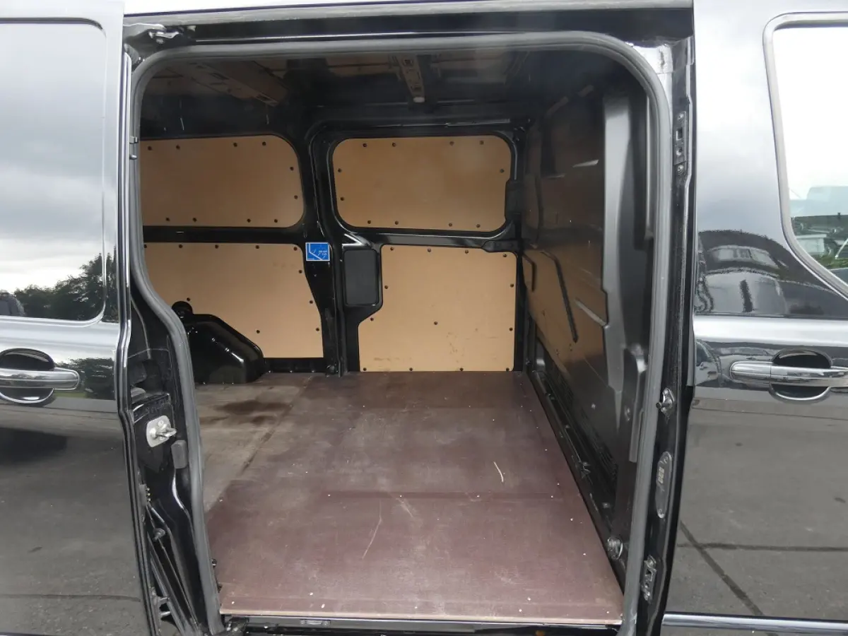 320 2.0 TDCI L2H1 Sport* navi/cam*xenon*