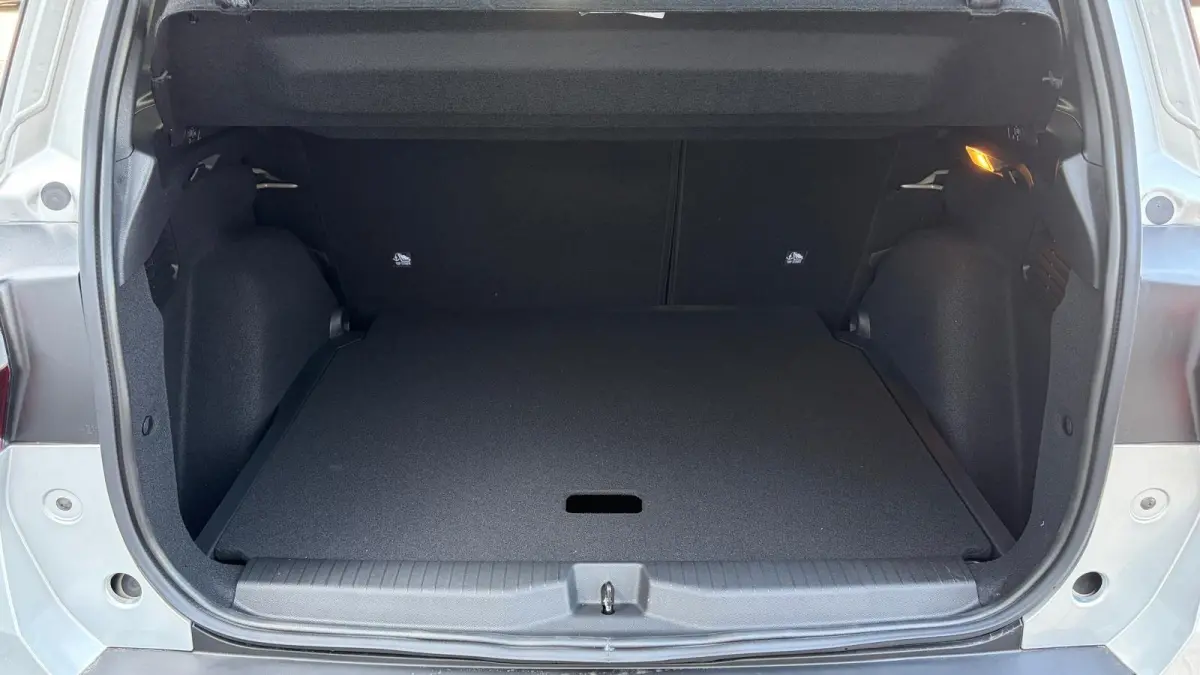 GS - | 11 kW boordlader | 17" Lichtmetalen velgen in Zwart met 215/60 R17 banden | Achteruitrijcamera