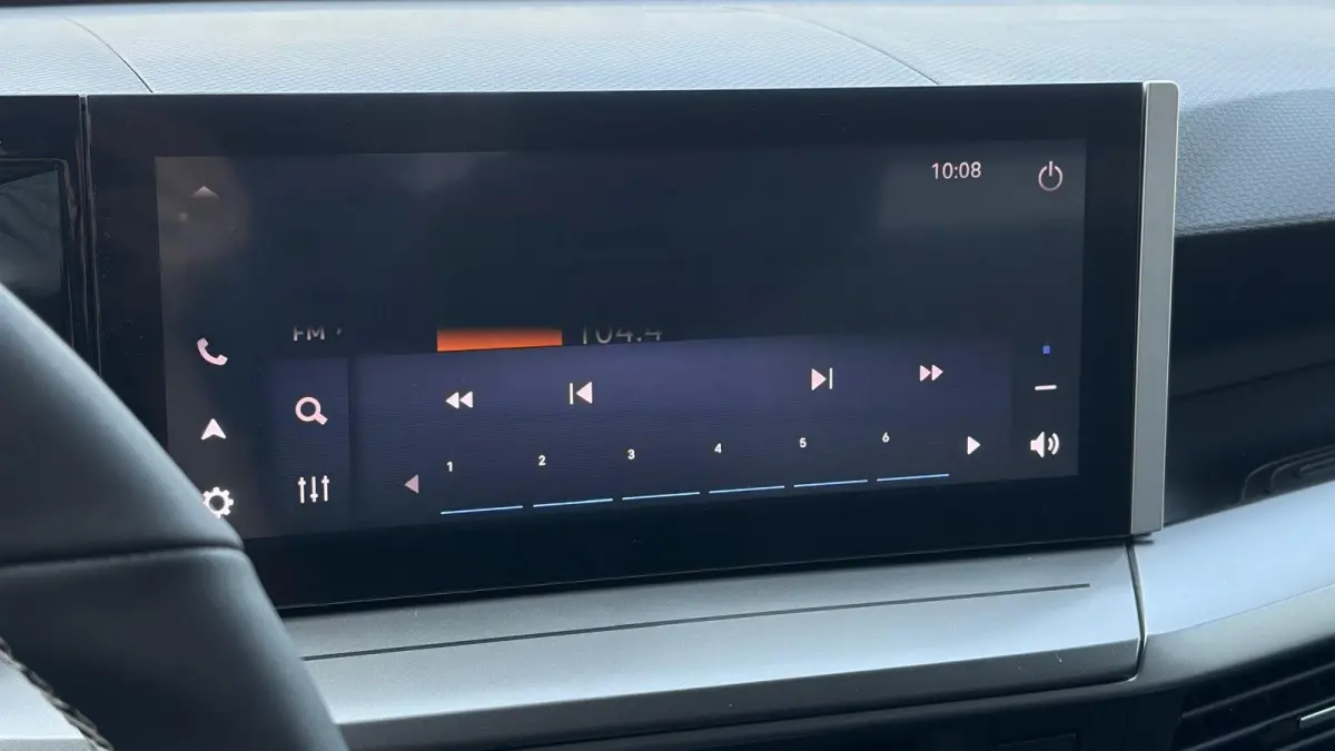 GS - | 11 kW boordlader | 17" Lichtmetalen velgen in Zwart met 215/60 R17 banden | Achteruitrijcamera