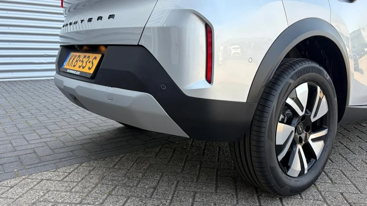 GS - | 11 kW boordlader | 17" Lichtmetalen velgen in Zwart met 215/60 R17 banden | Achteruitrijcamera