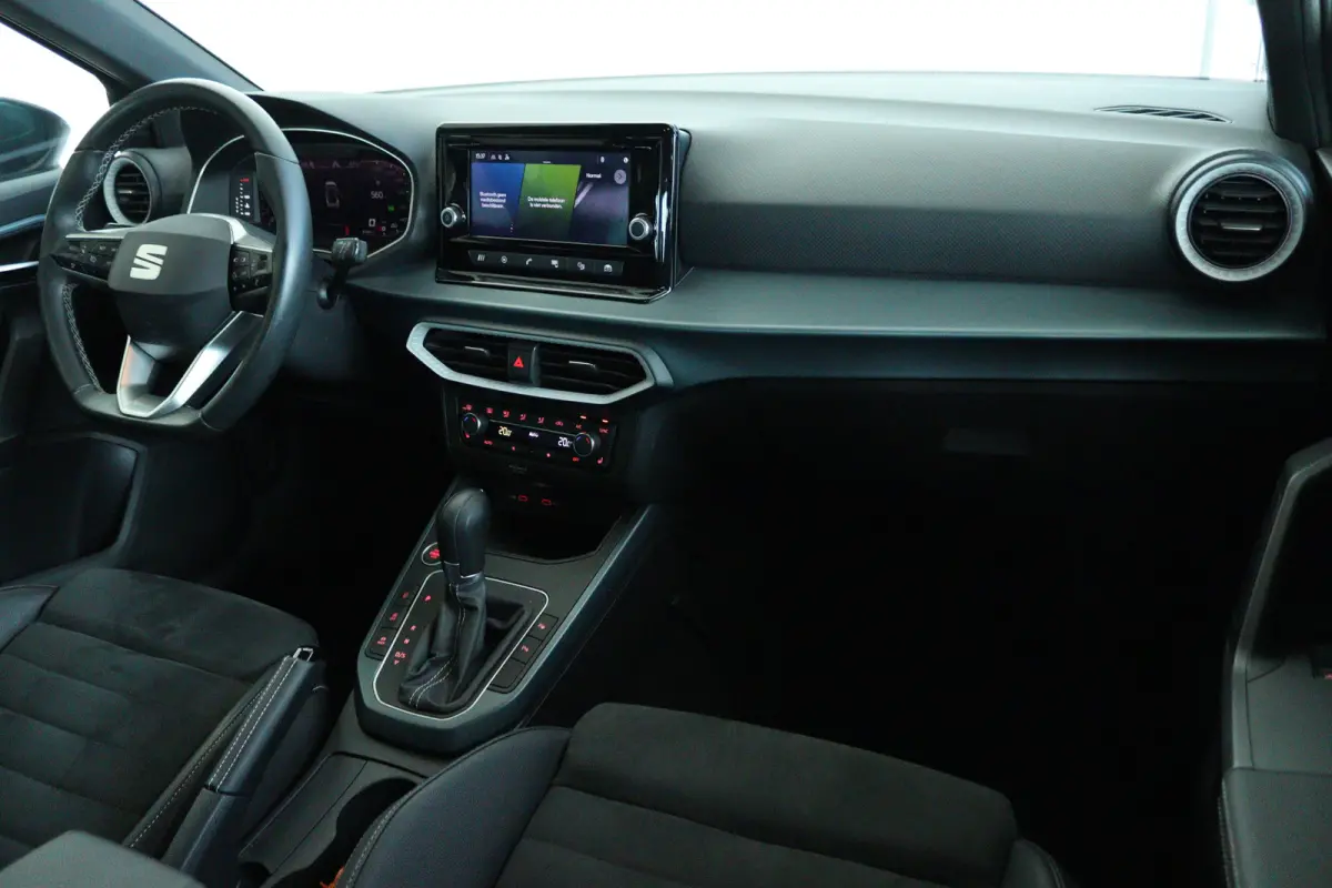 1.0 TSI DSG Xperience Connect | Adapt. Cruise | Camera | Trekhaak | Stoelverwarming | LED | Keyless | Airco | Carplay