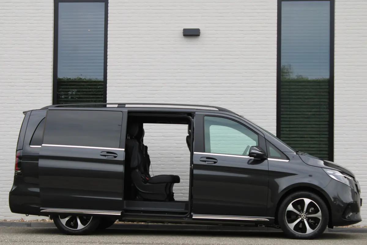 300 L2 / AMG / Luchtvering / 7-Persoons / Burmester / Electr Stoelen / Vol Opties / NIEUW!!