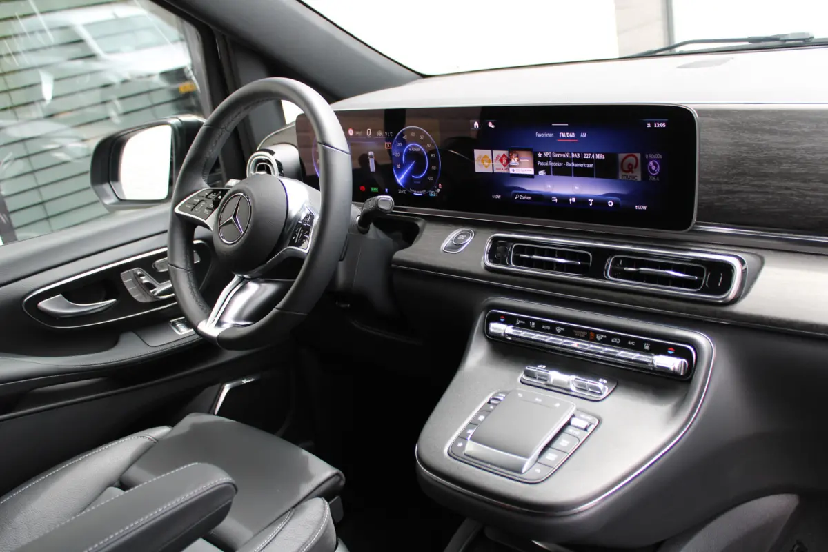300 L2 / AMG / Luchtvering / 7-Persoons / Burmester / Electr Stoelen / Vol Opties / NIEUW!!