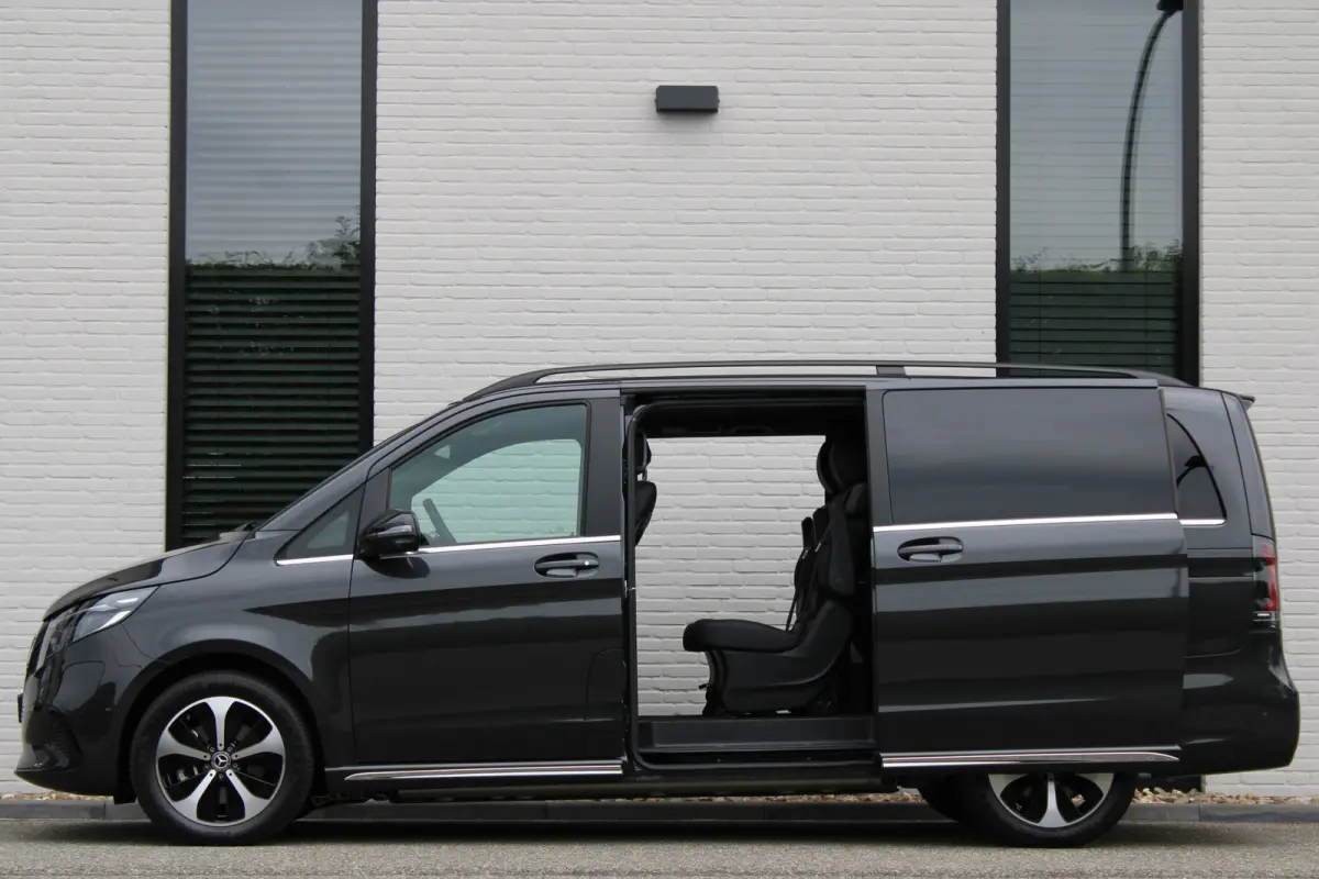 300 L2 / AMG / Luchtvering / 7-Persoons / Burmester / Electr Stoelen / Vol Opties / NIEUW!!