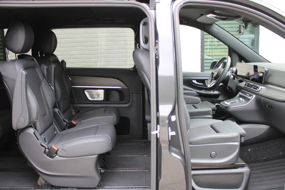 300 L2 / AMG / Luchtvering / 7-Persoons / Burmester / Electr Stoelen / Vol Opties / NIEUW!!
