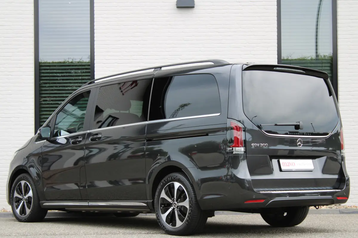 300 L2 / AMG / Luchtvering / 7-Persoons / Burmester / Electr Stoelen / Vol Opties / NIEUW!!