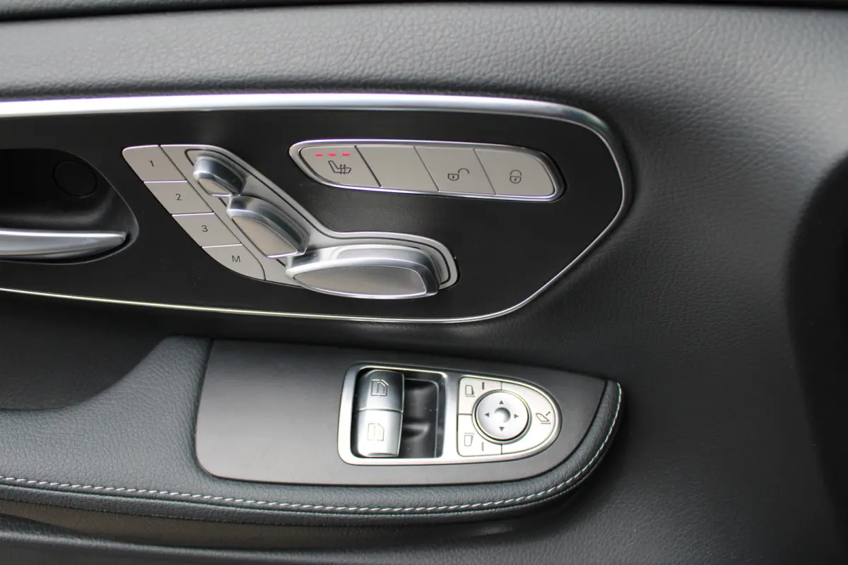 300 L2 / AMG / Luchtvering / 7-Persoons / Burmester / Electr Stoelen / Vol Opties / NIEUW!!