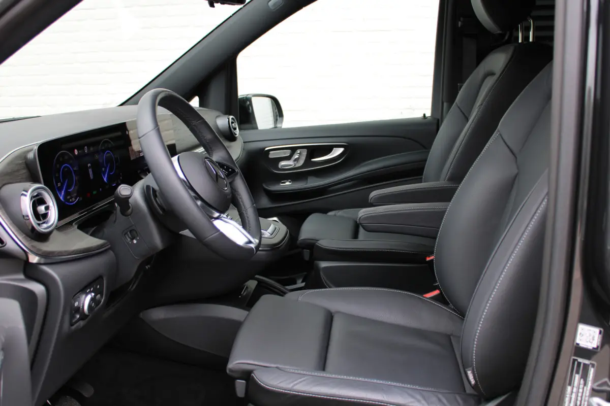 300 L2 / AMG / Luchtvering / 7-Persoons / Burmester / Electr Stoelen / Vol Opties / NIEUW!!