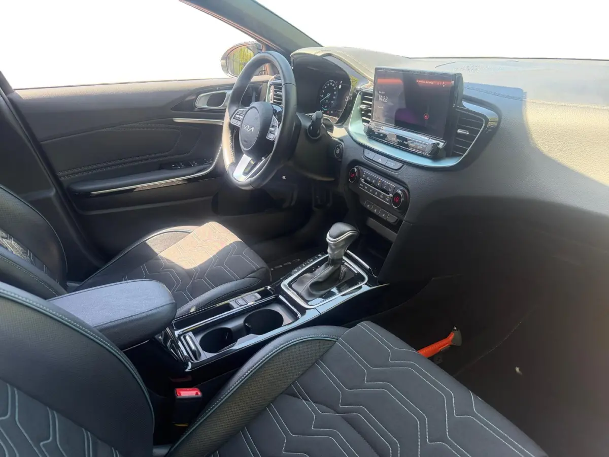 1.0 T-GDi MHEV Design Edition AUTOMAAT | STOELVERWARMING | ELEKTRISCHE ACHTERKLEP | RESTERENDE FABRIEKSGARANTIE TM 2032