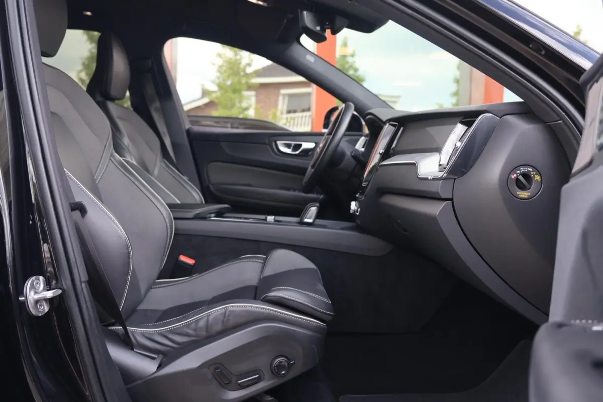 T6 Recharge AWD Black Edition | Stoelverwarming | Parkeercamera | Panoramadak | Pilot Assist | HUD | keyless