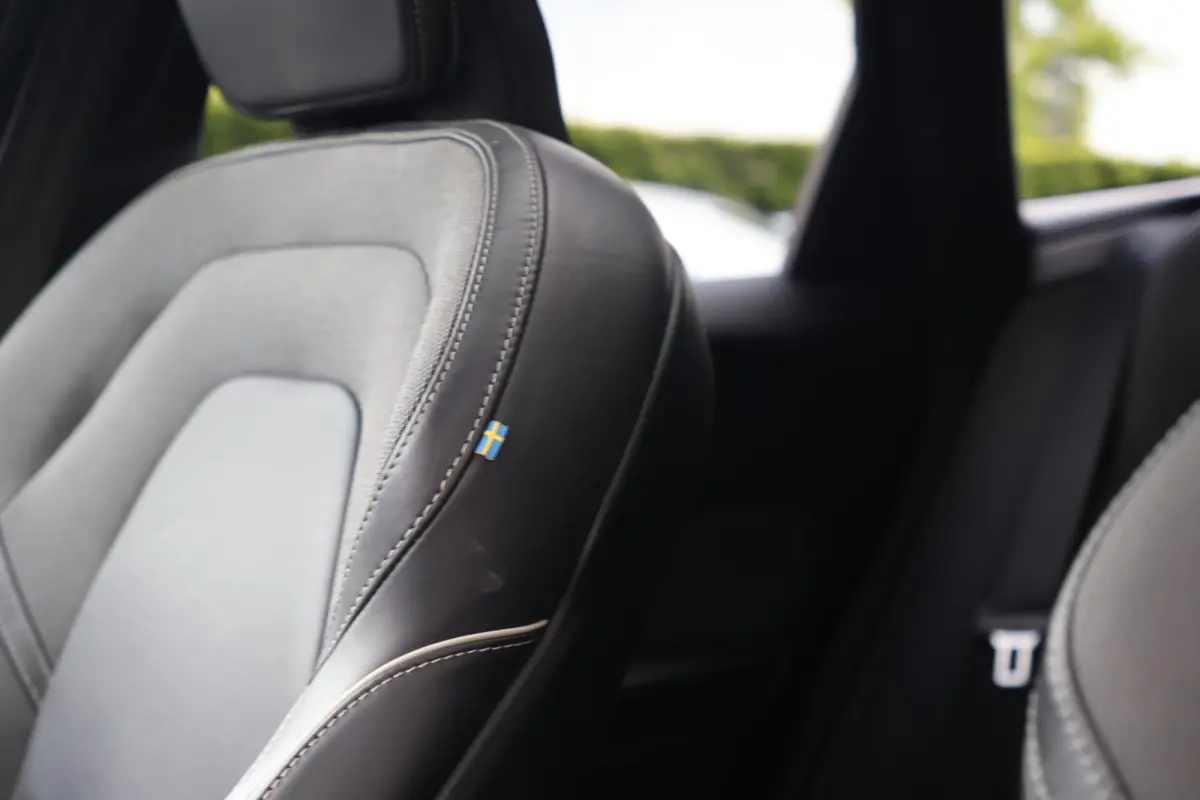 T6 Recharge AWD Black Edition | Stoelverwarming | Parkeercamera | Panoramadak | Pilot Assist | HUD | keyless