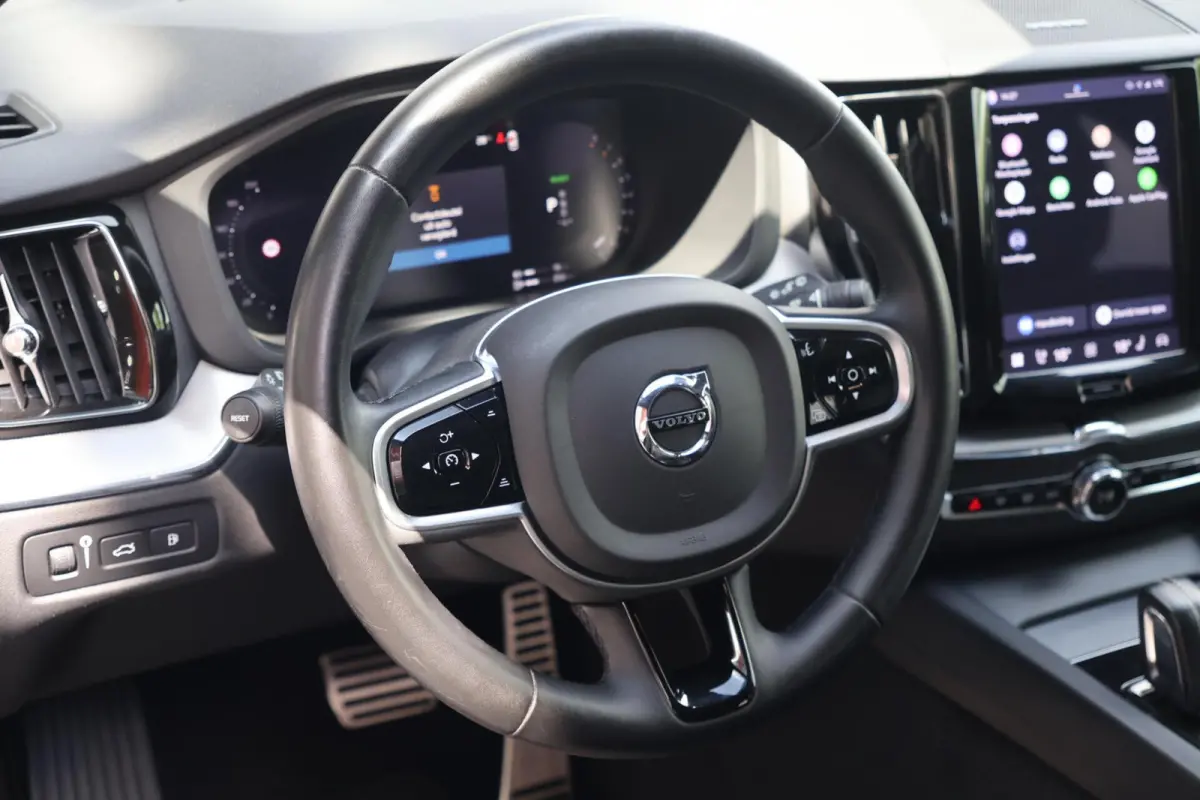 T6 Recharge AWD Black Edition | Stoelverwarming | Parkeercamera | Panoramadak | Pilot Assist | HUD | keyless