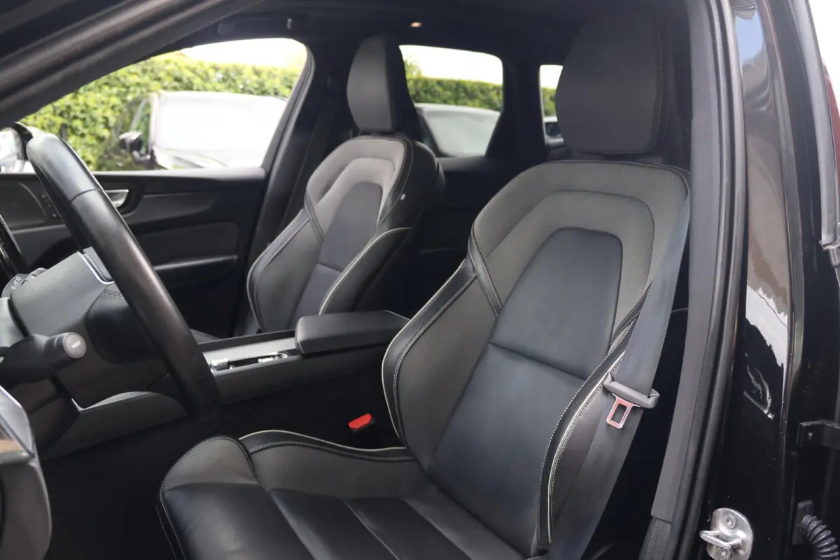 T6 Recharge AWD Black Edition | Stoelverwarming | Parkeercamera | Panoramadak | Pilot Assist | HUD | keyless