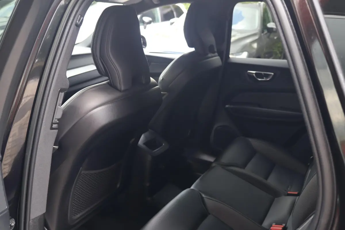 T6 Recharge AWD Black Edition | Stoelverwarming | Parkeercamera | Panoramadak | Pilot Assist | HUD | keyless