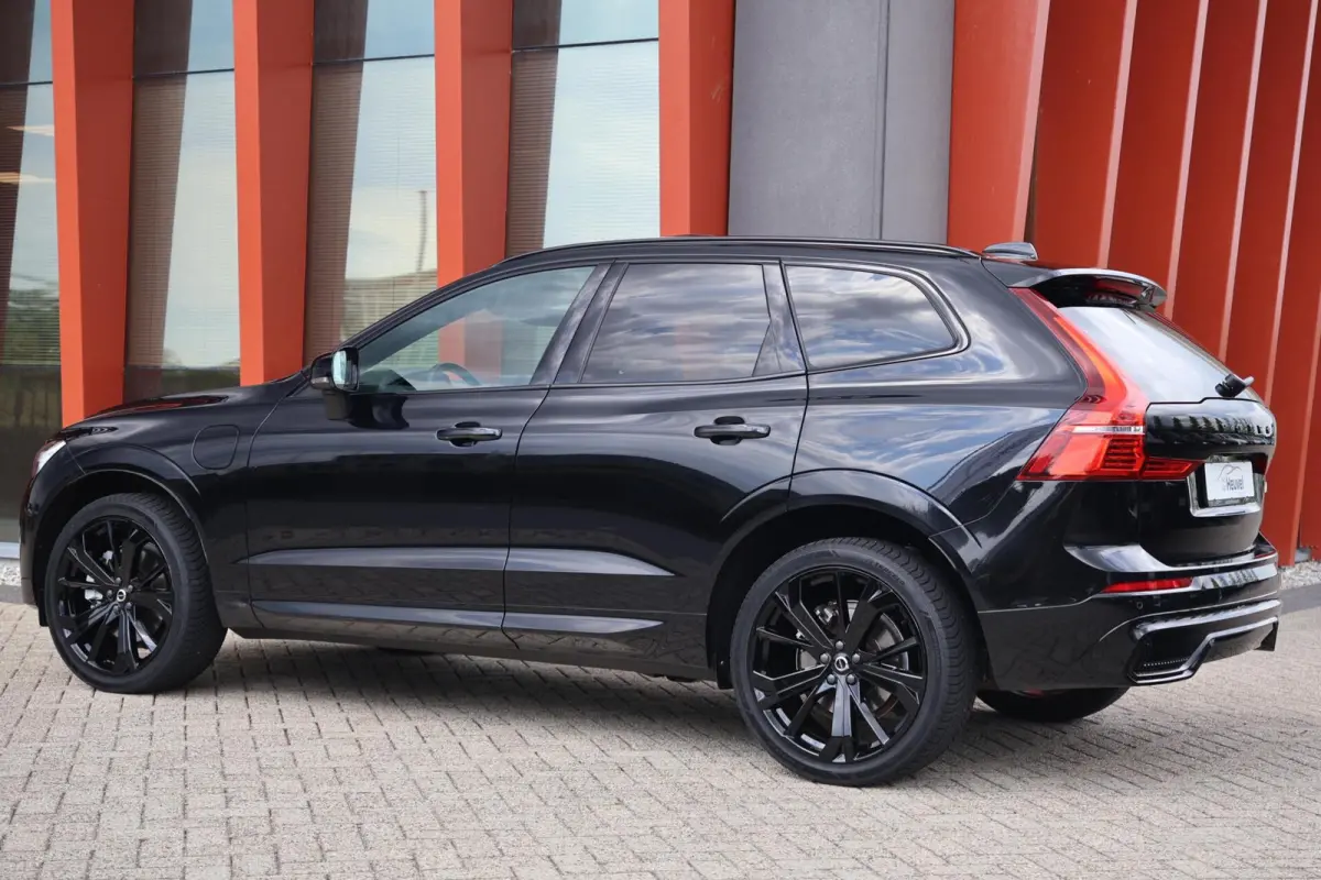 T6 Recharge AWD Black Edition | Stoelverwarming | Parkeercamera | Panoramadak | Pilot Assist | HUD | keyless