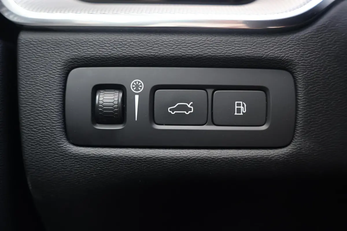 T6 Recharge AWD Black Edition | Stoelverwarming | Parkeercamera | Panoramadak | Pilot Assist | HUD | keyless