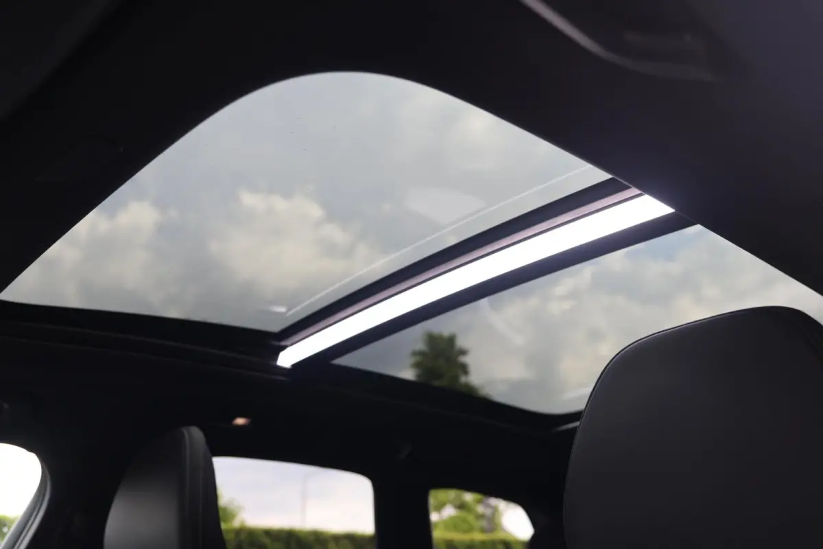 T6 Recharge AWD Black Edition | Stoelverwarming | Parkeercamera | Panoramadak | Pilot Assist | HUD | keyless