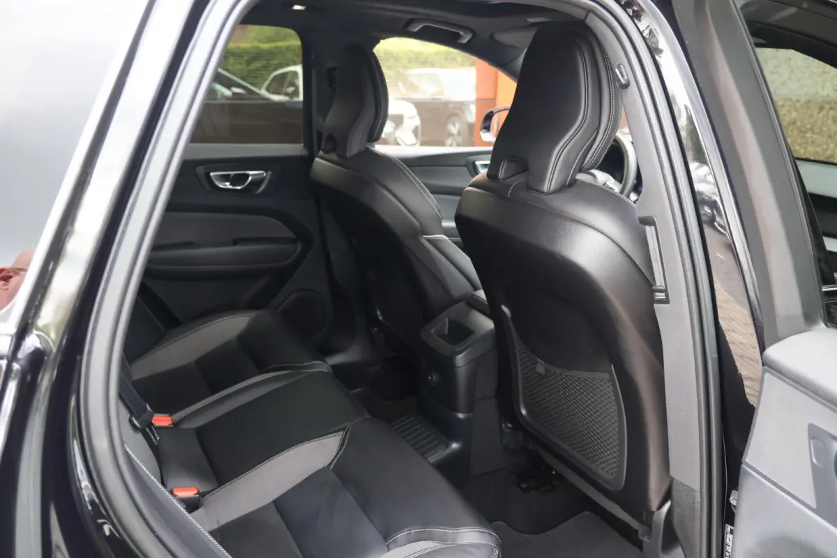 T6 Recharge AWD Black Edition | Stoelverwarming | Parkeercamera | Panoramadak | Pilot Assist | HUD | keyless