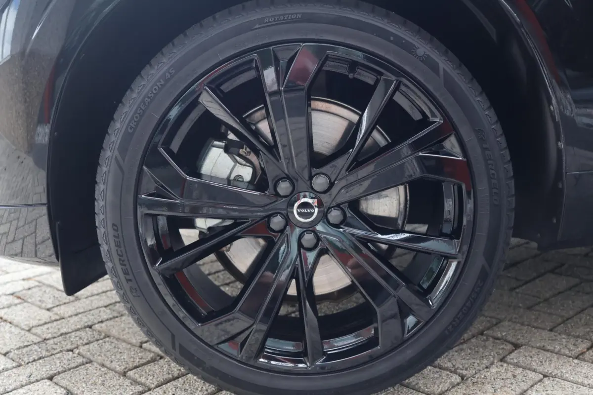 T6 Recharge AWD Black Edition | Stoelverwarming | Parkeercamera | Panoramadak | Pilot Assist | HUD | keyless