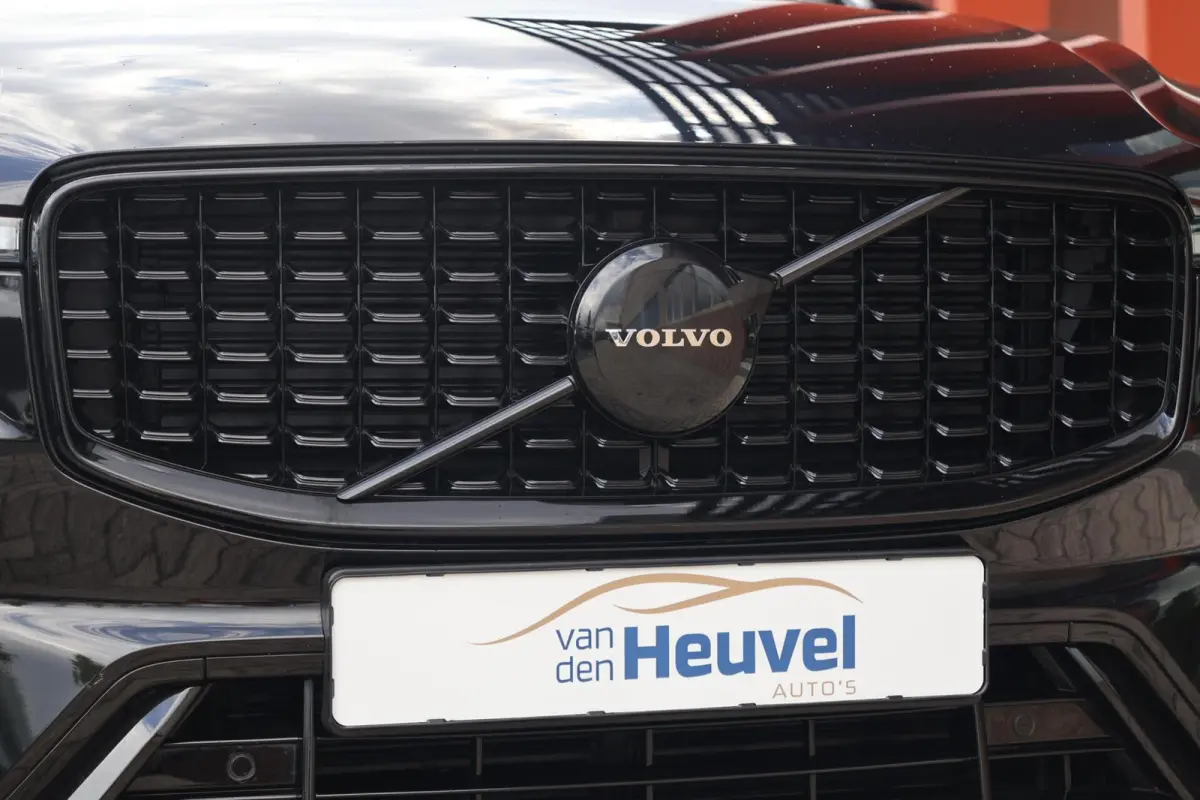 T6 Recharge AWD Black Edition | Stoelverwarming | Parkeercamera | Panoramadak | Pilot Assist | HUD | keyless