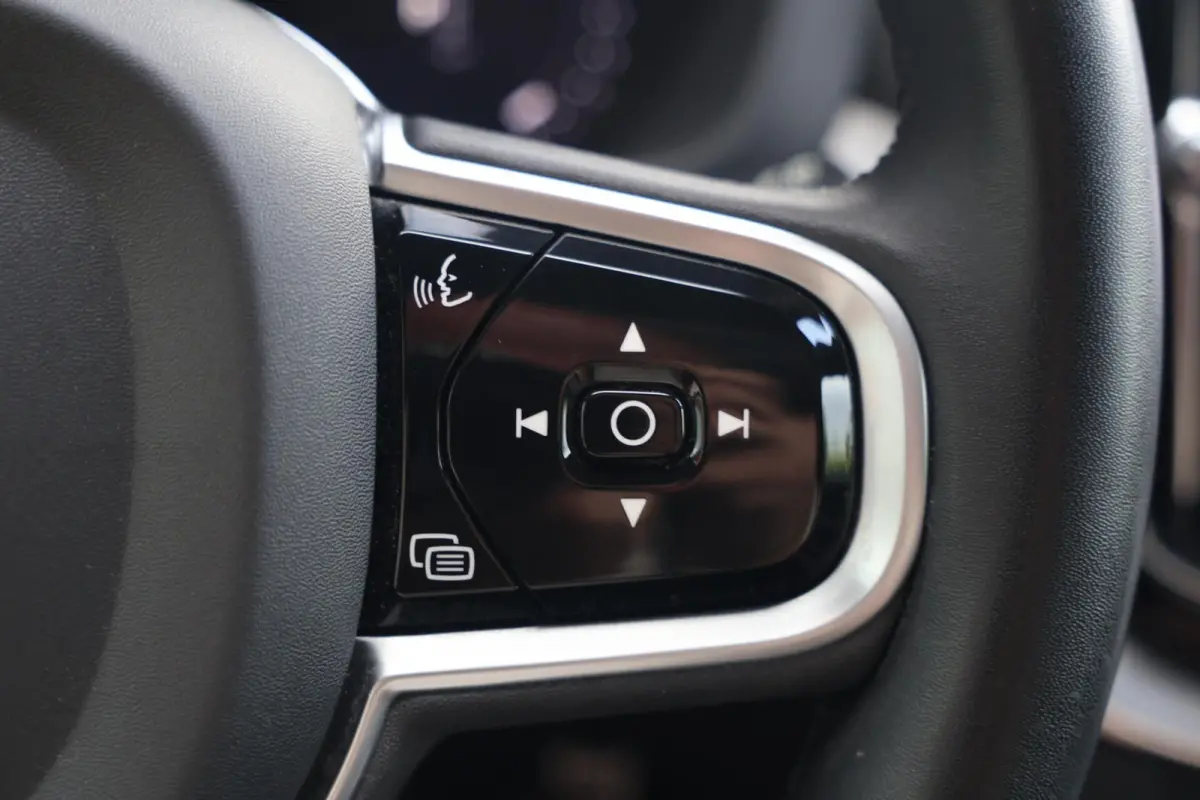 T6 Recharge AWD Black Edition | Stoelverwarming | Parkeercamera | Panoramadak | Pilot Assist | HUD | keyless