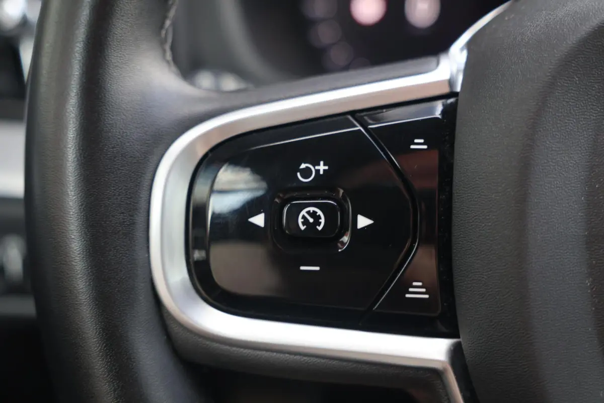 T6 Recharge AWD Black Edition | Stoelverwarming | Parkeercamera | Panoramadak | Pilot Assist | HUD | keyless