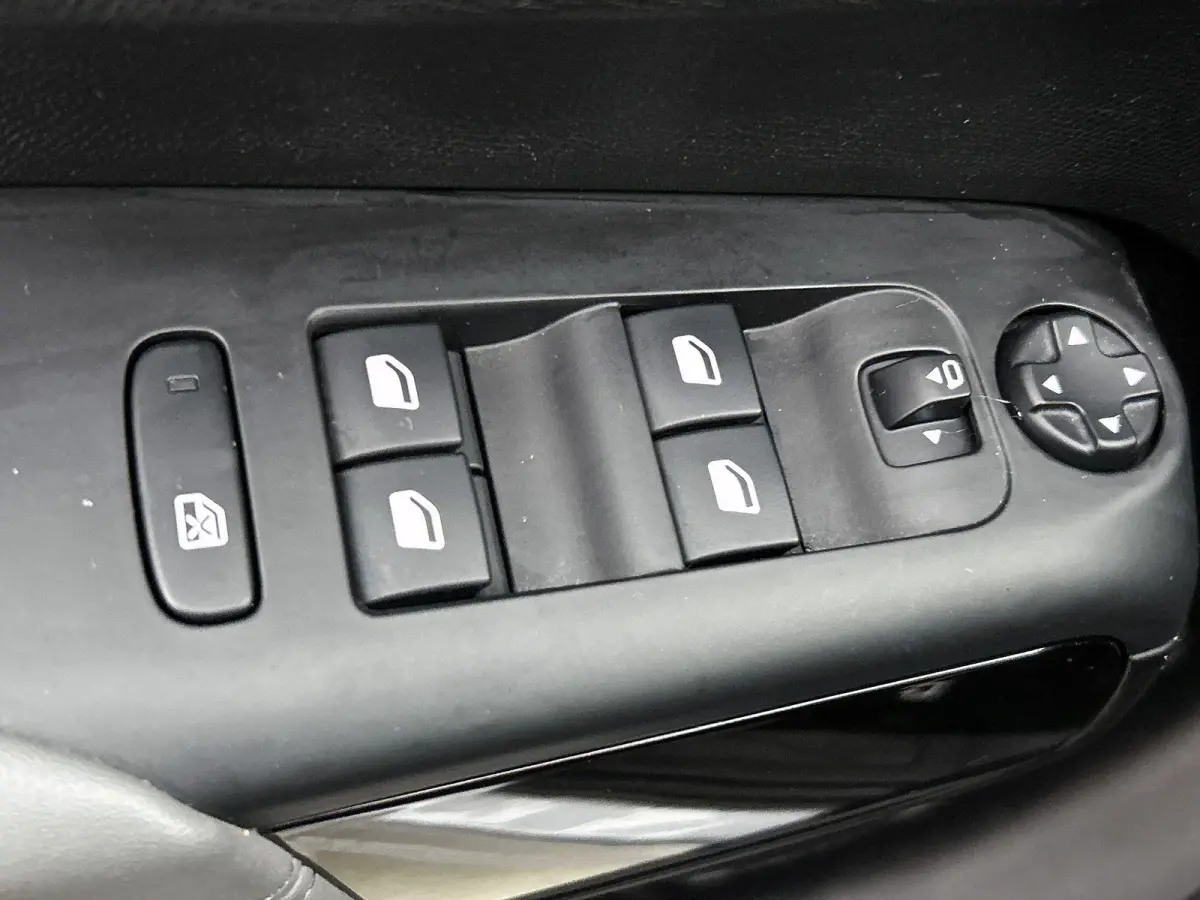 1.2 130pk Business | Navigatie | Camera | 18"LMV | LED | Stoelverwarming | Apple Carplay/Android Auto |